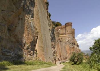 Una passeggiata nel tempo lungo il percorso dell’Anello della Rupe