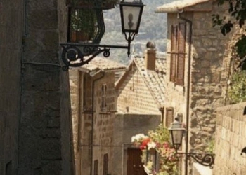 Il quartiere dei gufi: quella magia dimenticata di via delle Cave …