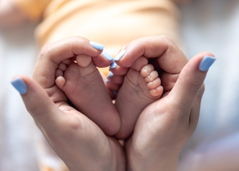 Natalità, la Regione aumenta di 500mila euro le risorse per le famiglie nel quadro degli investimenti per l’infanzia