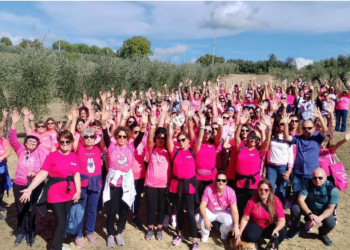 La ricerca non si ferma, io neanche”: grande successo al Fossatello per la Pittarosso Pink Parade 2026